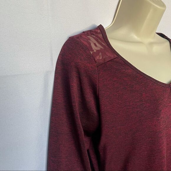 Melalueca maroon women’s tee with lace size small - Picture 4 of 9